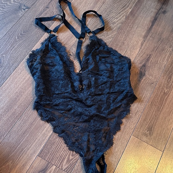 Victoria’s Secret Bombshell Lace Lingerie. SMALL. - Picture 2 of 6